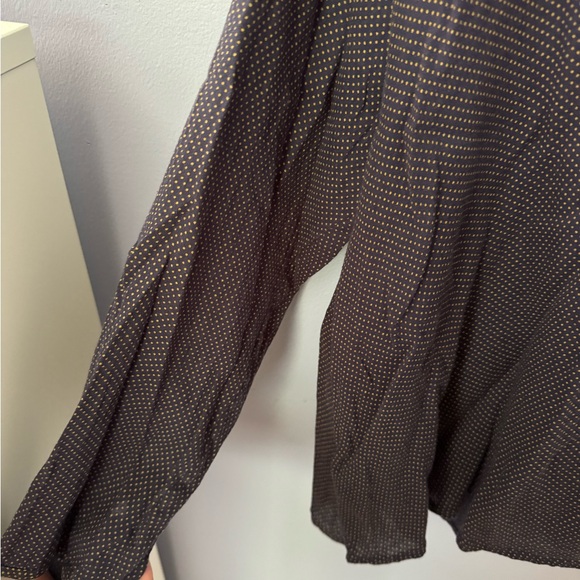 🦋Old Navy patterned blouse🦋 - Picture 2 of 3